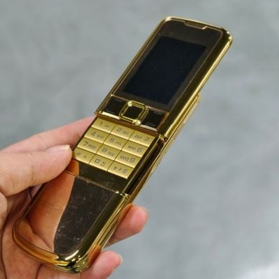 2G GSM Dual SIM Bluetooth Neues Klassiker 8800 Slider Mobiltelefon 2,4 Zoll Bildschirm